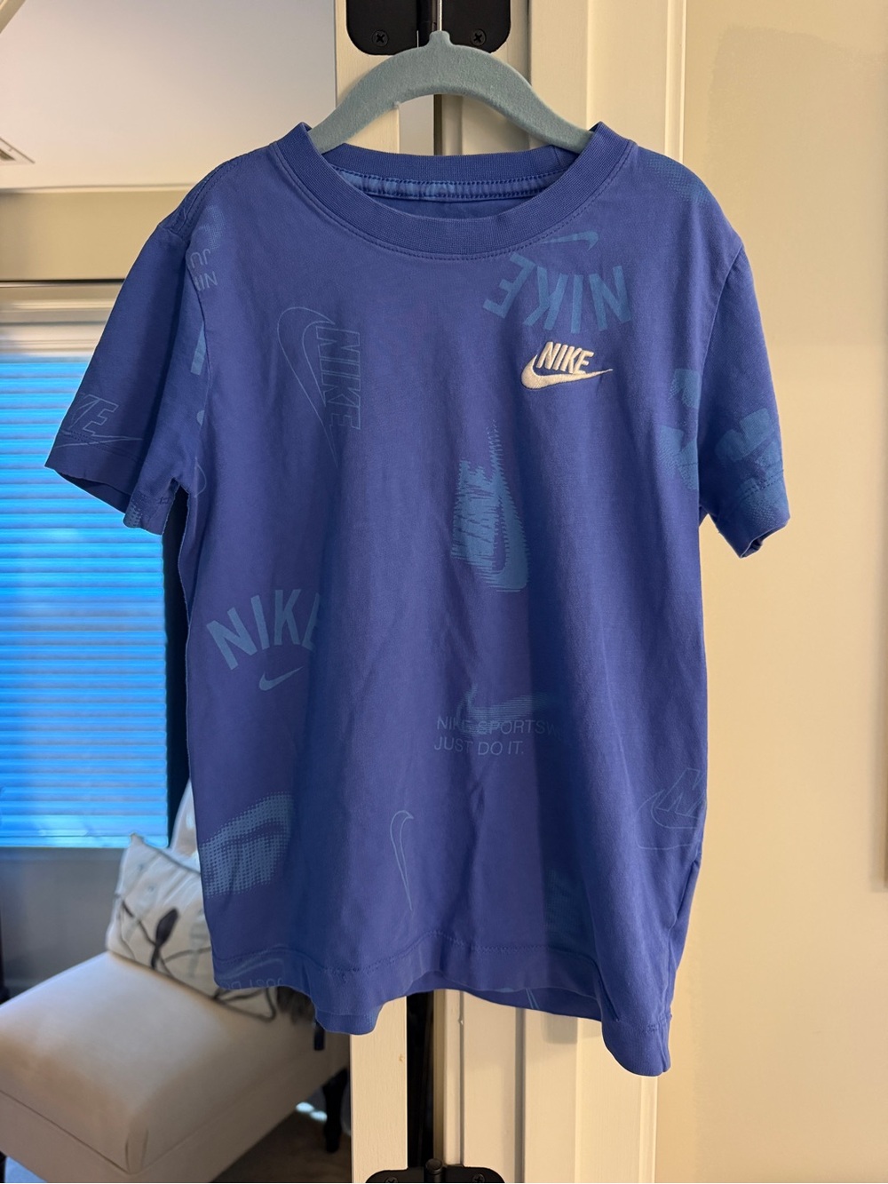The Nike Tee - Youth Small